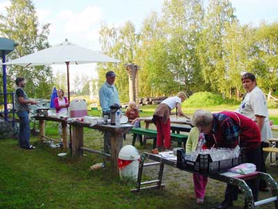 food and drink during the taidekirppujen y� in art centre saksala ArtRadius