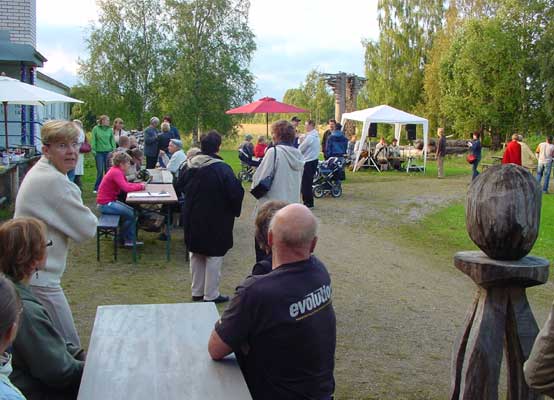 the taidekirppujen y� is a mix of art, music, and new experiences