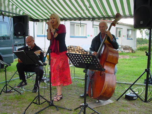 The music group Tritones performs contemporary jazz melodies.