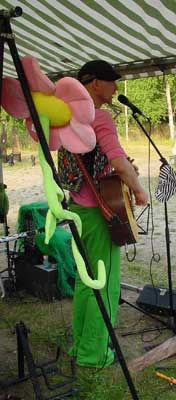 A special act for children by Aaronmeiden Teatterikone.