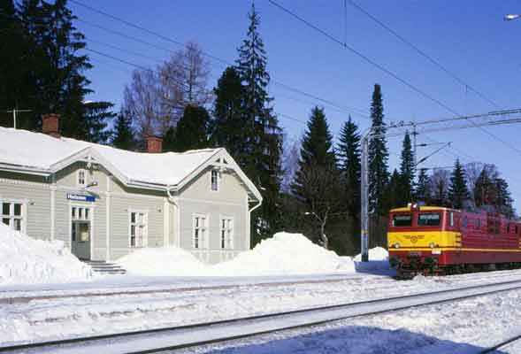 railway station hietanen march 1987 image jukka martio